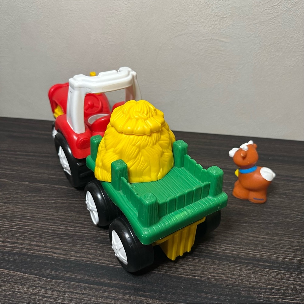 Fisher Price Little People 2002 Barn 2007 Tow n' Pull Tractor - Picture 6 of 13